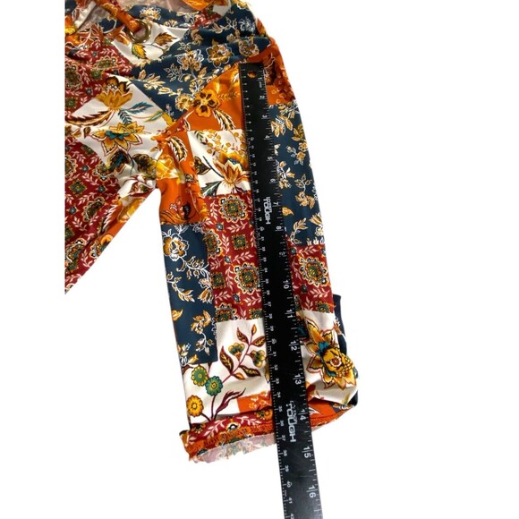Above & Beyond Women’s M Patchwork Floral 3/4 Sleeve V-Neck Top Grommet Detail - Picture 8 of 11